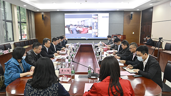 武汉理工大学校友会第二届理事会第六次常务理事会议召开